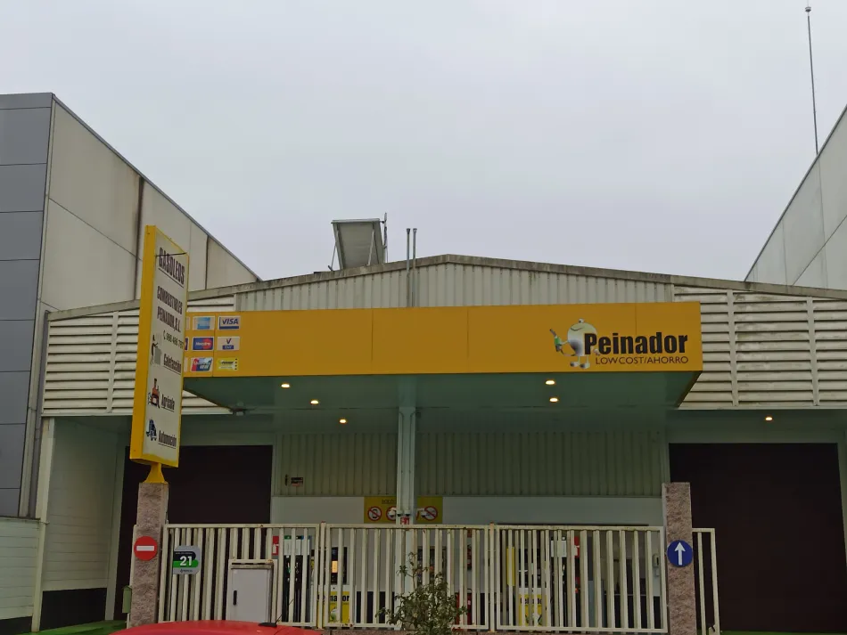 Combustibles Peinador - gasolinera en Mos, servicio de repostaje de calidad y atención personalizada